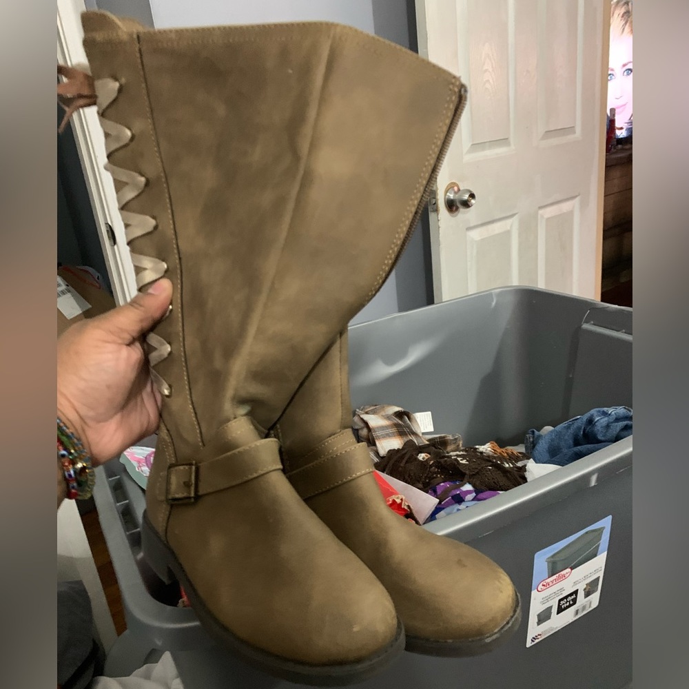 Knee boot girls